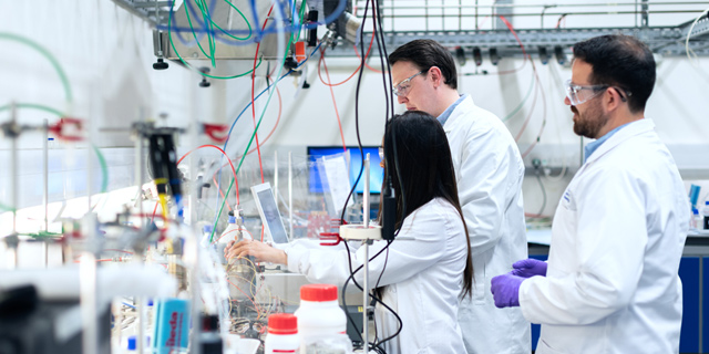plexels-thisisengineering-lab1.jpg